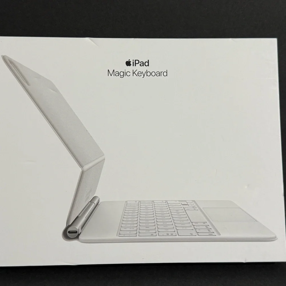 Apple iPad Pro 11 (Model A2261) Magic Keyboard Folio in White - Picture 6 of 7